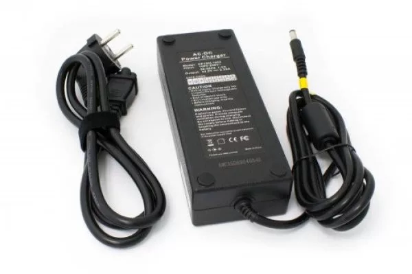 Kerékpár akkupakk töltő 29.4V 2,35 A 7 cellás Li-ion akkuhoz