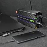 Inverter Qoltec 12V 300W/600W trapéz -1 x usb -szivargyújtó + szemes sarus kábel