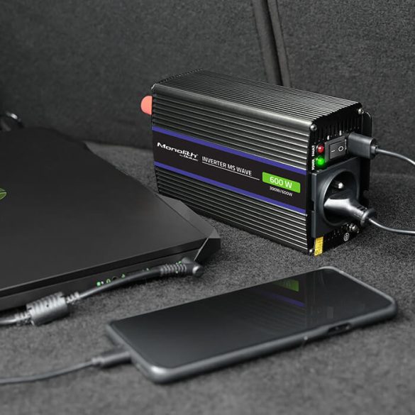 Inverter Qoltec 12V 300W/600W trapéz -1 x usb -szivargyújtó + szemes sarus kábel