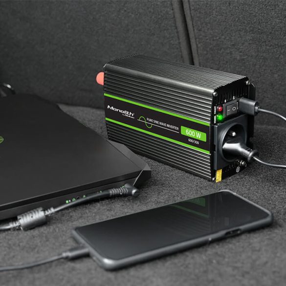 Inverter Qoltec 12V 300W/600W SINUS -1 x usb - szemes sarus kábellel