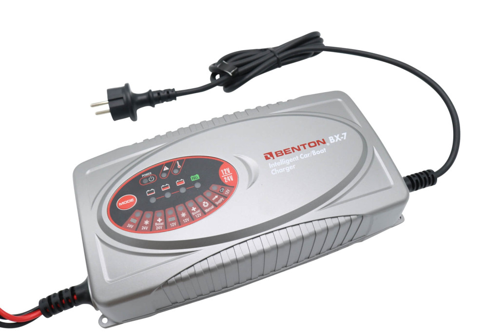 BENTON BX-7 12V/24V autó akkumulátor töltő 15A/7,5A