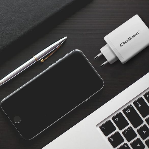 Qoltec USB töltő 100W GaN 100W GaN |5-20V| 1.5-5A | 2x USB-C PD | 1x USB QC 3.0
