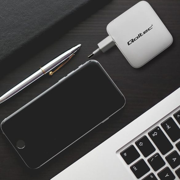 Qoltec USB töltő 140W GaN |5-20V| 2.5-5A | 3x USB-C PD | 1x USB QC 3.0