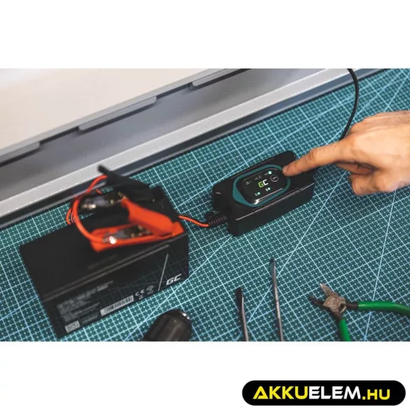 Utángyártott akkumulátor töltő AGM Gel Ólomsavas 6V / 12V (1.5A) - GreenCell