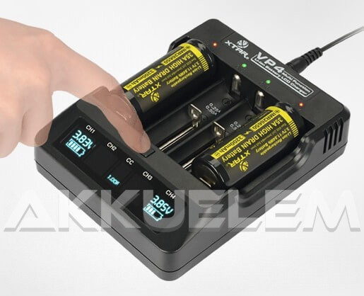XTAR VP4 négy csatornás Li-Ion LCD kijelzős hálózati akkutöltő