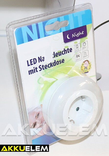 P3308 LED éjszakai fény dugaljjal