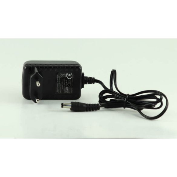 XTAR 12VDC 1A hálózati adapter 110-240V