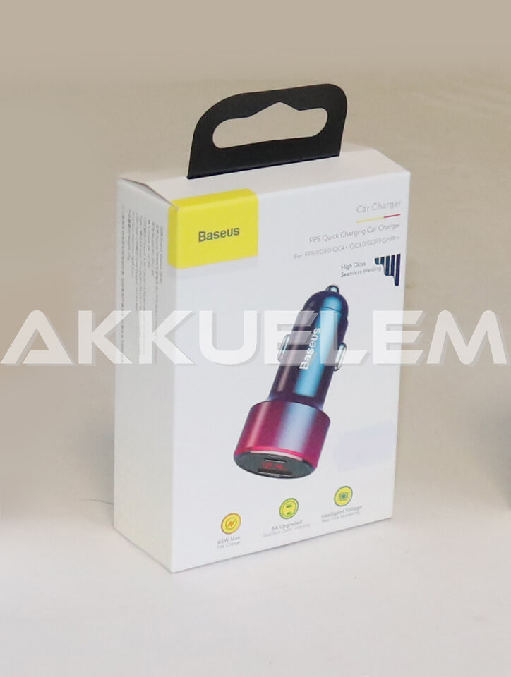 Autós gyorstöltő 12-24V 45W 6A USB-C + USB, kijelzős Baseus