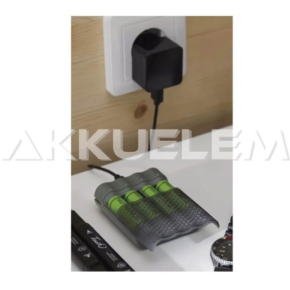 GP M451 Power Bank akkutöltő + 4db 2700mAh AA akku